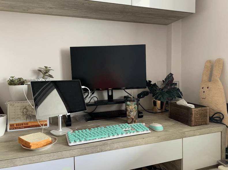 Yenni WFH Desk